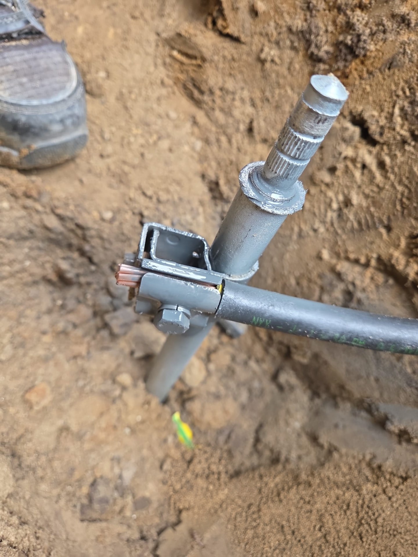 Potentialausgleich am Hausanschluss einer Baustelle in Berlin, ausgeführt von Voltec Elektroanlagen